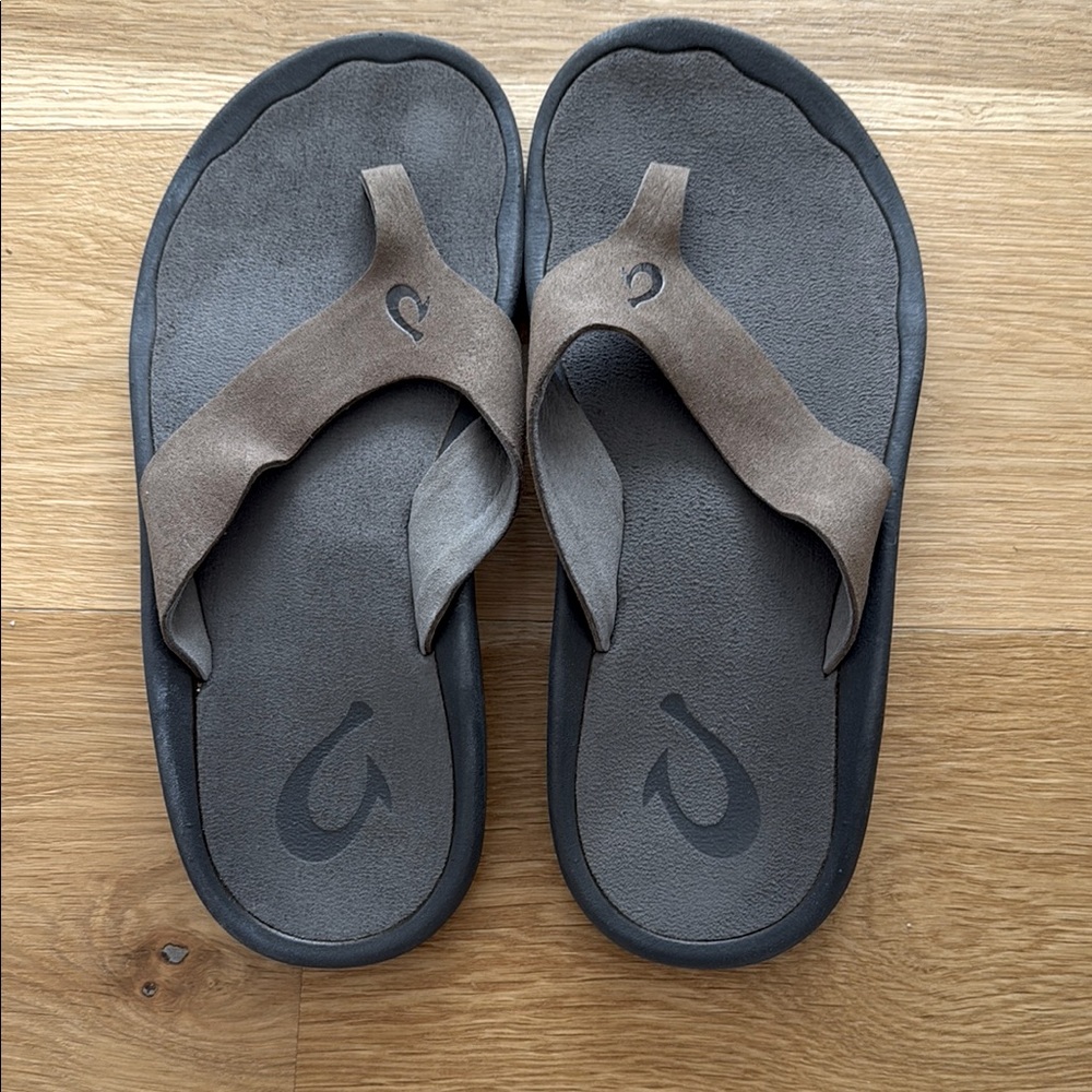 Brown Olukai Flip Flops size 8 men like new